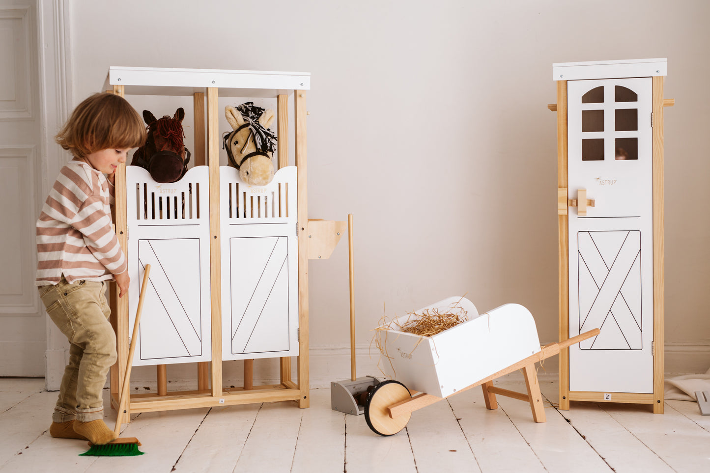 SCHRANK FÜR PFERDESTALL STALLSCHRANK HOBBY HORSE