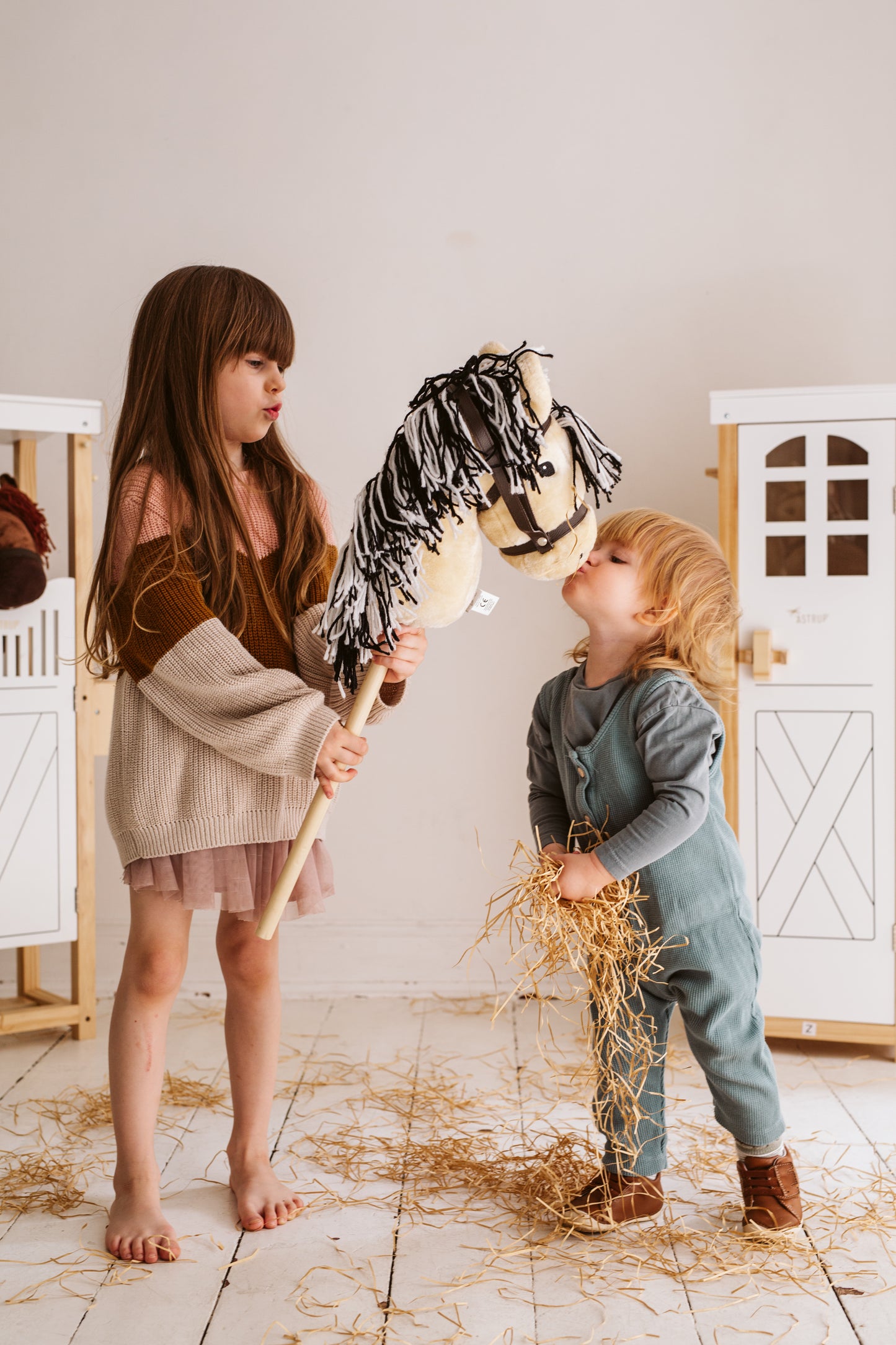 HOBBY HORSE, BLONDE
