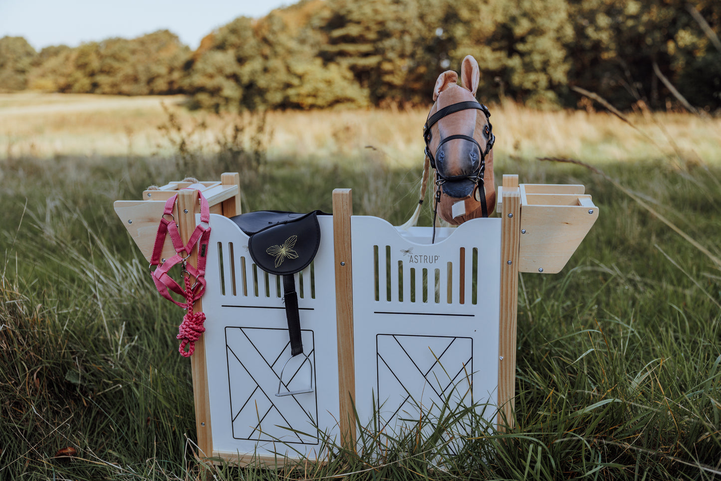 PFERDEBOX FÜR 4 HOBBYPFERDE