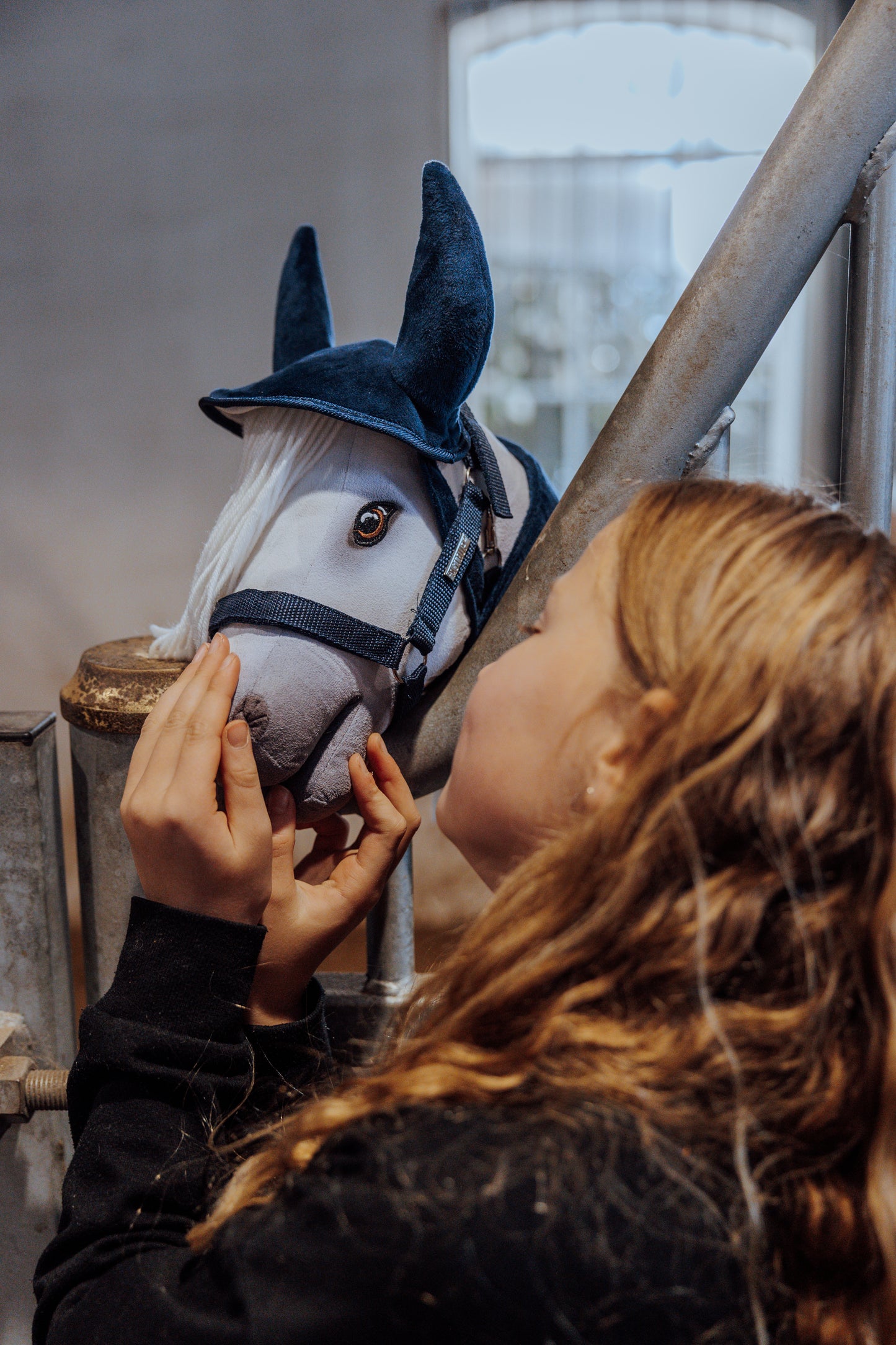 DECKE & FLIEGENHAUBE, MARINEBLAU HOBBY HORSE