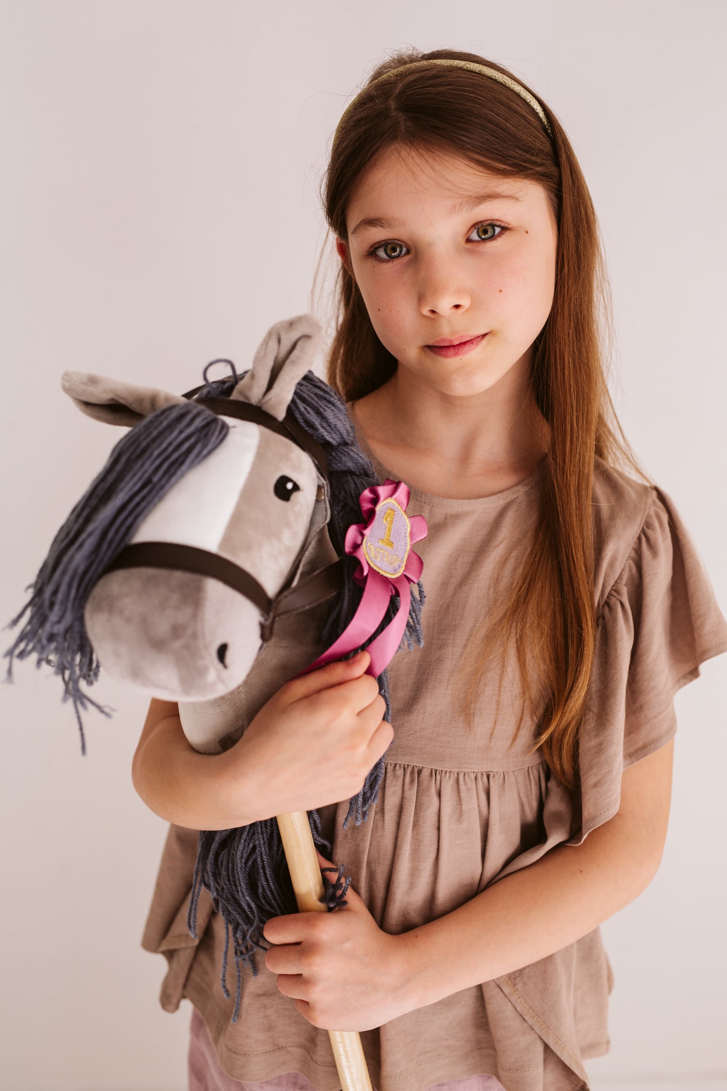 HOBBY HORSE, GRAU