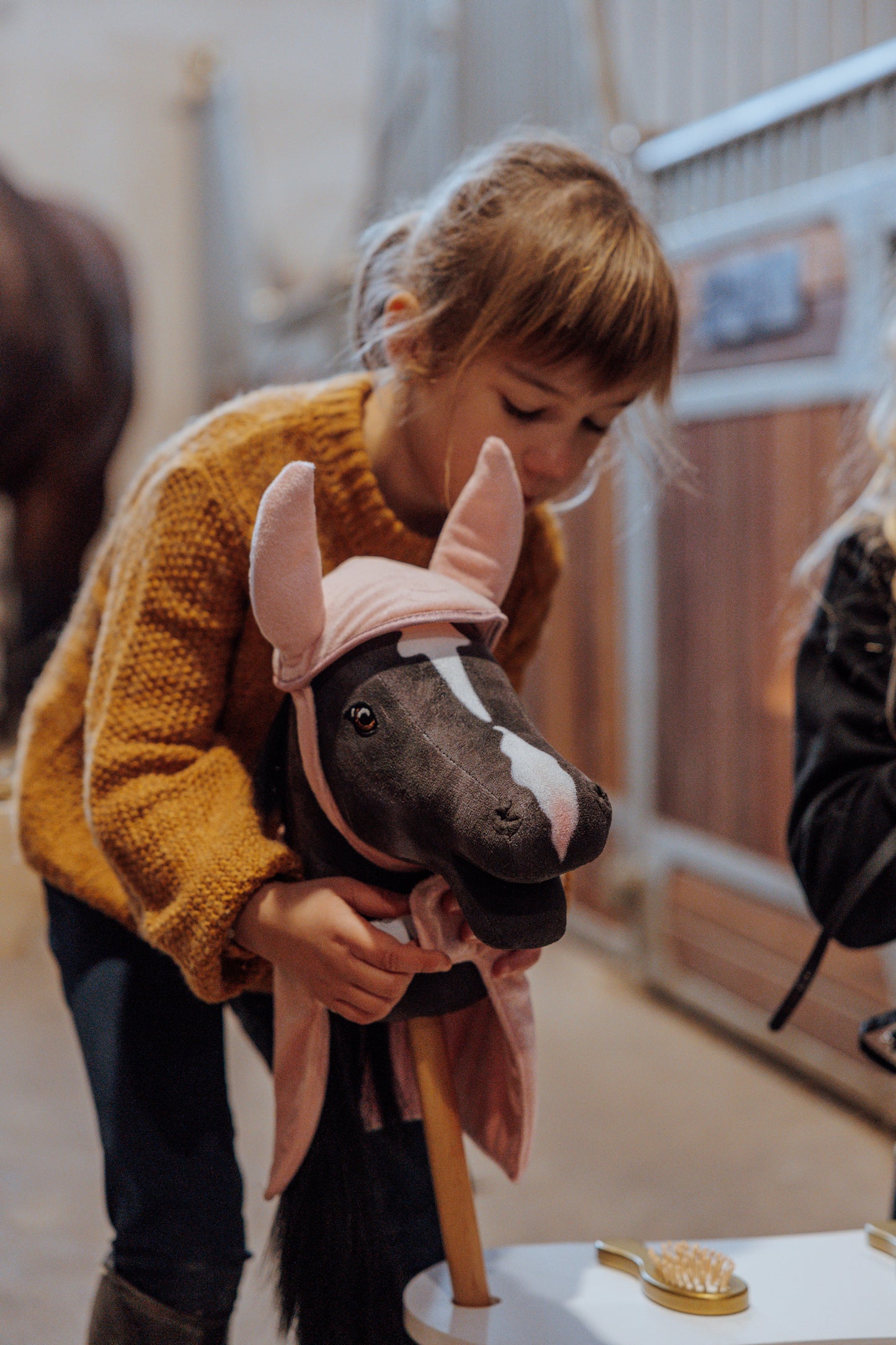DECKE & FLIEGENHAUBE, ROSA HOBBY HORSE