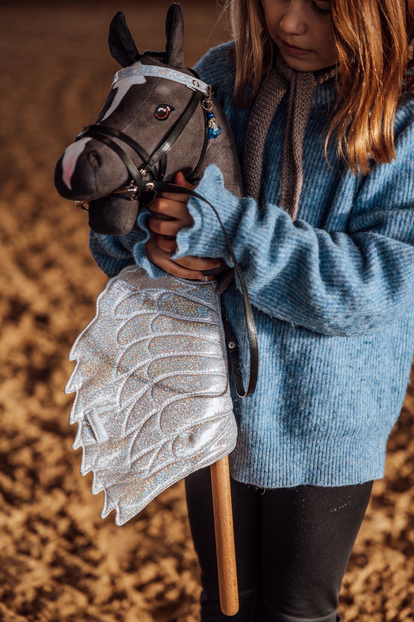 SATTELUNTERLAGE STIRNBAND ANHÄNGER, FUNKELNDES SET MIT CHARM HOBBY HORSE