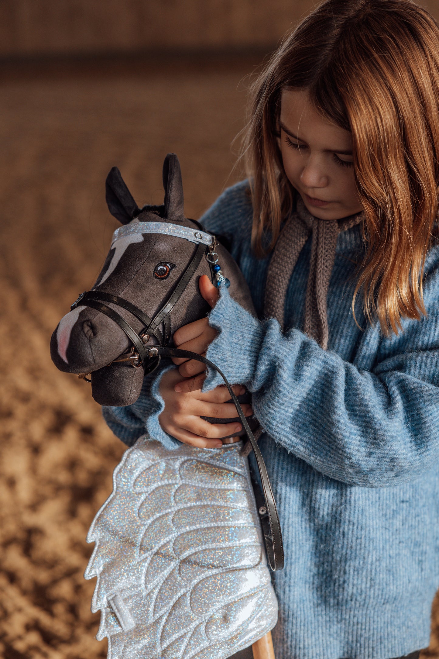 SATTELUNTERLAGE STIRNBAND ANHÄNGER, FUNKELNDES SET MIT CHARM HOBBY HORSE