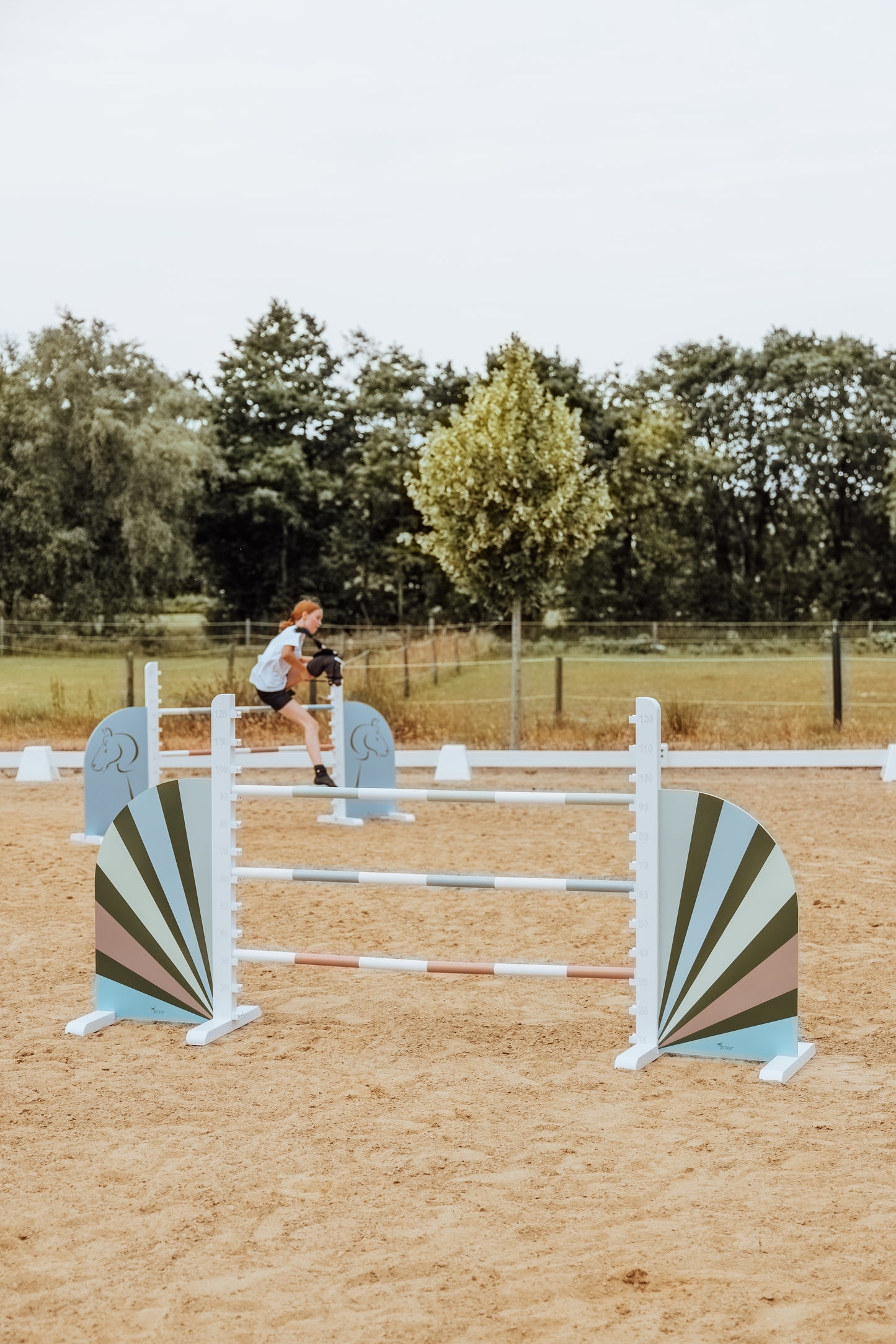SPRUNGSTANGE IN MINTGRÜN, ROSA ODER BLAU