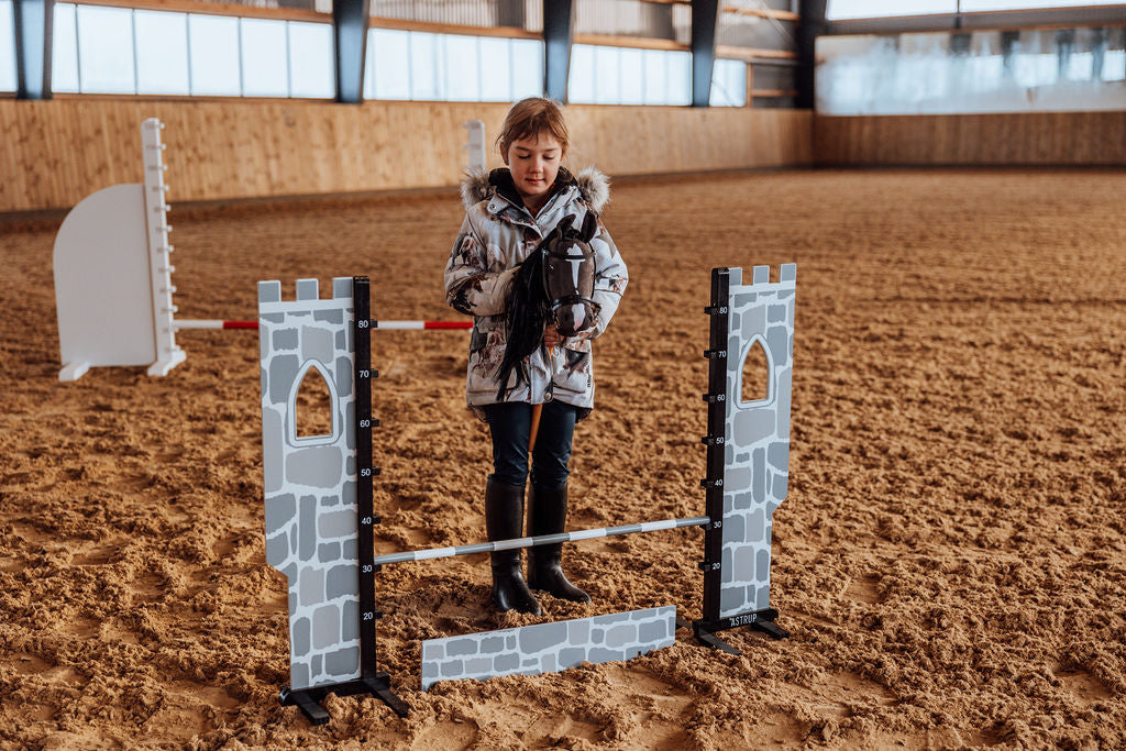 Springzaun Springparcours Springhindernis Show, Burg-Design